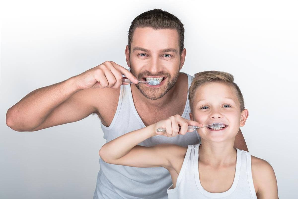 2 people brushing their teeth